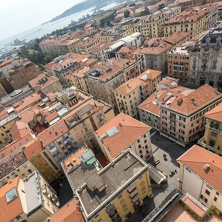 Il Grattacielo Sul Golfo